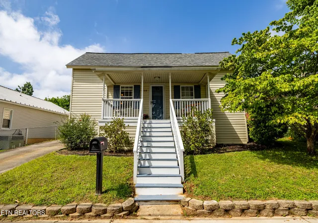 1st image of 706 N C St, Lenoir City, TN 37771 | MLS# 1349094
