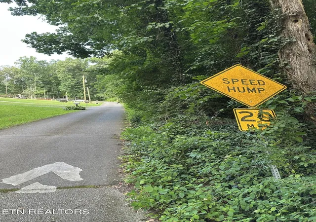 Photo 2 of Sale Pending at 2506 Shaler Ln, Knoxville, TN 37920 | MLS# 1349032 | Listing updated on 2026-09-18