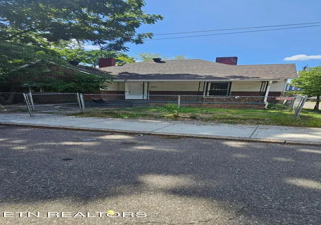 Photo 1 of Sale Pending at 331 Cansler Ave, Knoxville, TN 37921 | MLS# 1349062 | Listing updated on 2026-08-24