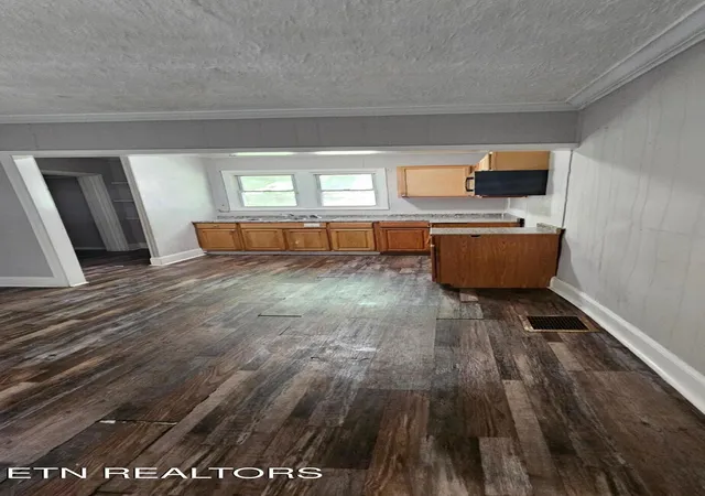 Photo 2 of Sale Pending at 331 Cansler Ave, Knoxville, TN 37921 | MLS# 1349062 | Listing updated on 2026-08-24