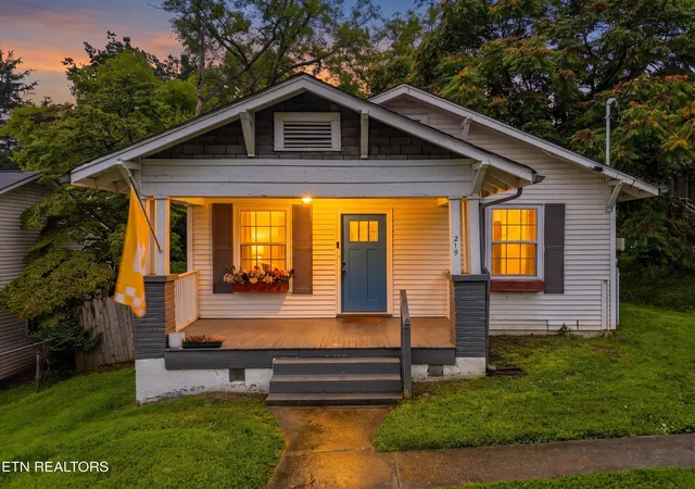 Photo 1 of Sale Pending at 219 N Park St, Knoxville, TN 37914 | MLS# 1349218 | Listing updated on 2026-08-24