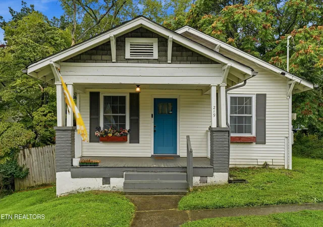 Photo 2 of Sale Pending at 219 N Park St, Knoxville, TN 37914 | MLS# 1349218 | Listing updated on 2026-08-24