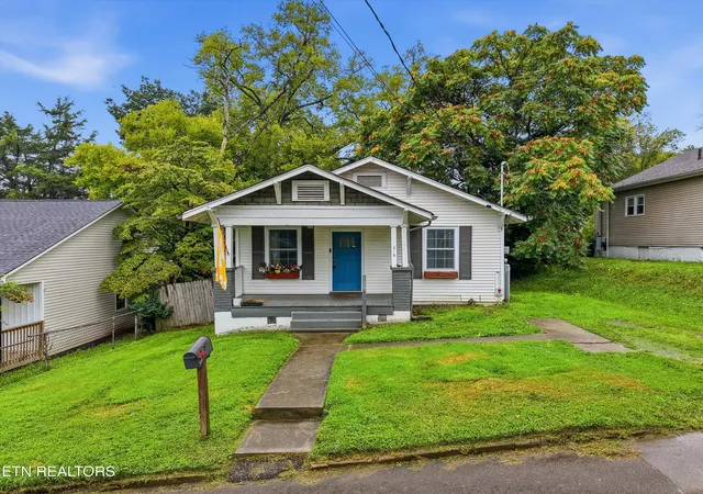 Photo 3 of Sale Pending at 219 N Park St, Knoxville, TN 37914 | MLS# 1349218 | Listing updated on 2026-08-24