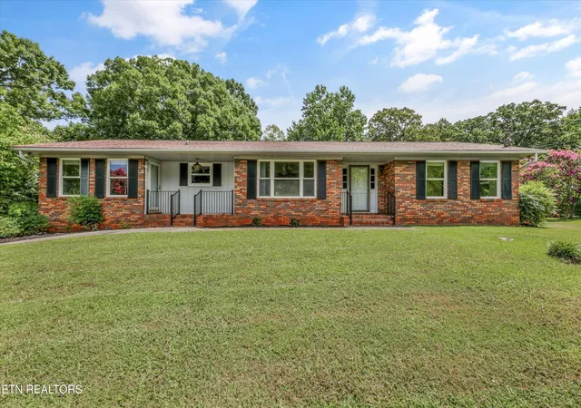Photo 1 of Sale Pending at 3923 Riverview Dr, Maryville, TN 37804 | MLS# 1349127 | Listing updated on 2026-09-22