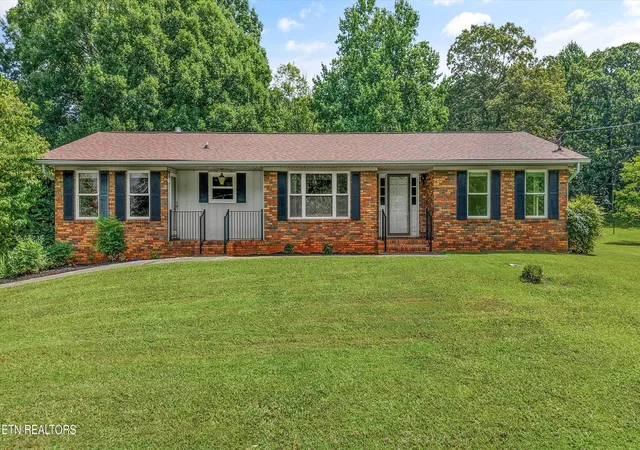 Photo 2 of Sale Pending at 3923 Riverview Dr, Maryville, TN 37804 | MLS# 1349127 | Listing updated on 2026-09-22