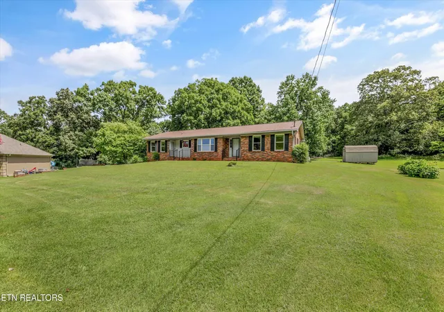 Photo 3 of Sale Pending at 3923 Riverview Dr, Maryville, TN 37804 | MLS# 1349127 | Listing updated on 2026-09-30