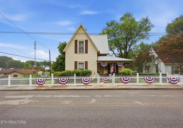 2nd image of 627 Medaris St, Clinton, TN 37716 | MLS# 1349124