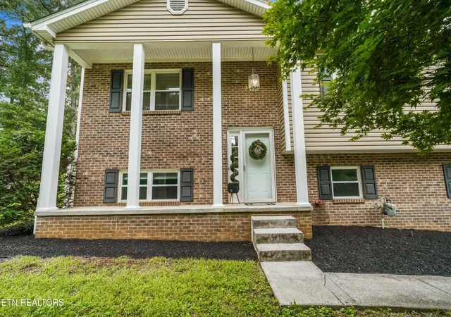 Photo 2 of Single family home for sale at 9315 Barrington Blvd, Knoxville, TN 37922 | MLS# 1349508 | Listing updated on 2026-09-14