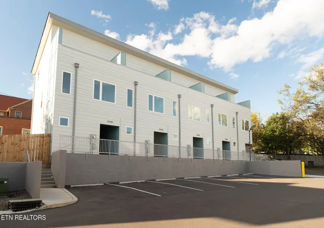 1st image of 113 E Oldham Ave #102, Knoxville, TN 37917 | MLS# 1349105