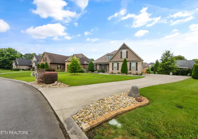 Photo 3 of Sale Pending at 1638 Amhurst Ln, Maryville, TN 37801 | MLS# 1349725 | Listing updated on 2026-09-05