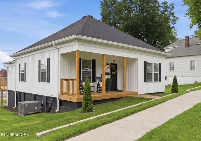 1st image of 210 E 1st Ave, Lenoir City, TN 37771 | MLS# 1349135