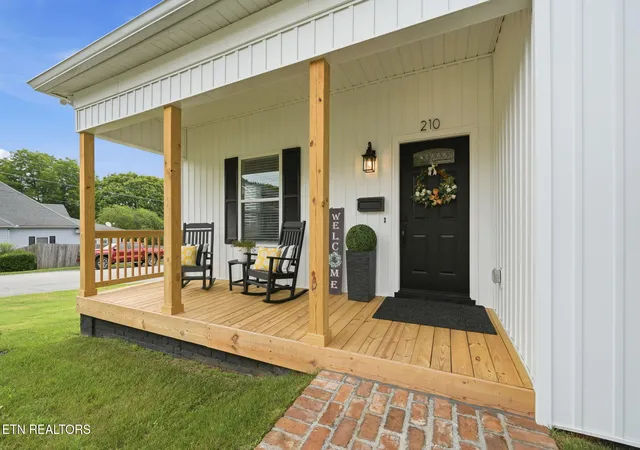 Photo 3 of Sale Pending at 210 E 1st Avenue, Lenoir City, TN 37771 | MLS# 1349135 | Listing updated on 2026-09-16