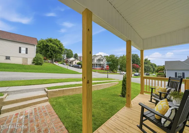 Photo 3 of Sale Pending at 210 E 1st Avenue, Lenoir City, TN 37771 | MLS# 1349135 | Listing updated on 2026-09-16