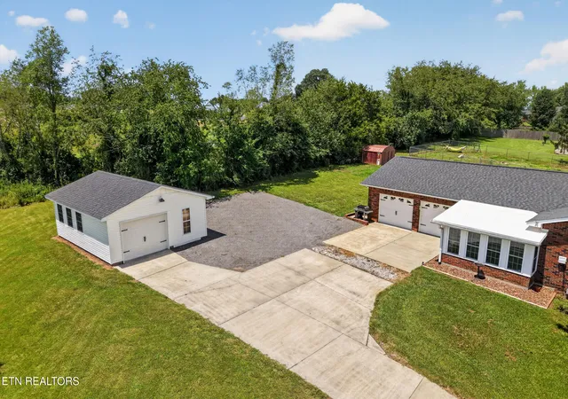 Photo 3 of Single family home for sale at 225 W Gate Dr, Baxter, TN 38544 | MLS# 1349146 | Listing updated on 2026-09-23