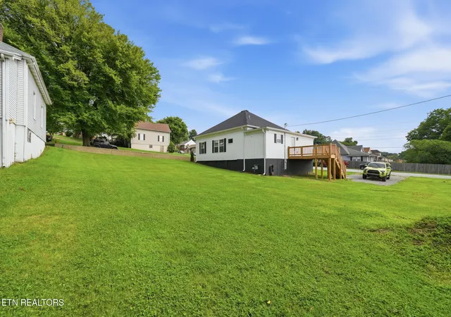 2nd image of 208 E 1st Ave, Lenoir City, TN 37771 | MLS# 1349138