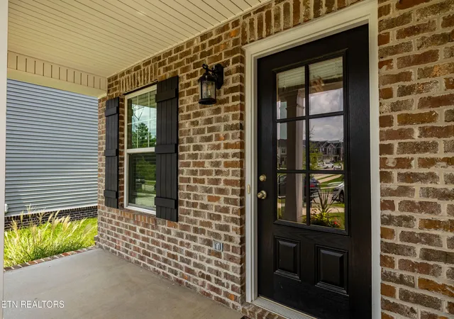 Photo 3 of Sale Pending at 156 E Elderberry St, Oak Ridge, TN 37830 | MLS# 1349503 | Listing updated on 2026-08-21