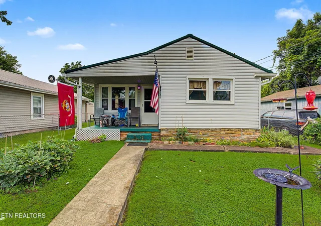Photo 1 of Single family home for sale at 1009 Minton Pl, Kingsport, TN 37660 | MLS# 1351614 | Listing updated on 2026-10-22