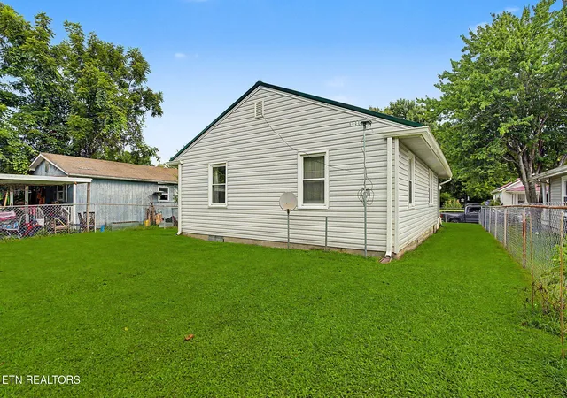 Photo 20 of Single family home for sale at 1009 Minton Pl, Kingsport, TN 37660 | MLS# 1351614 | Listing updated on 2026-10-22
