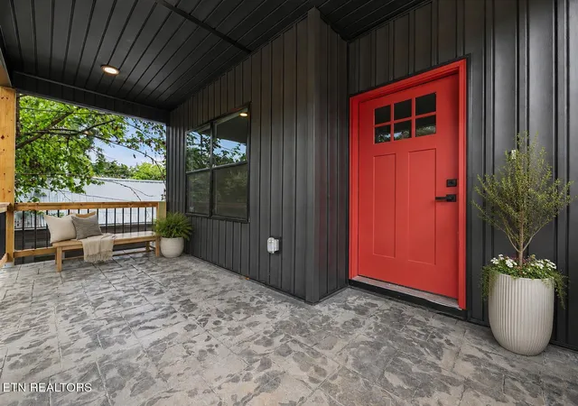Photo 3 of Single family home for sale at 2218 Lincoln St, Knoxville, TN 37920 | MLS# 1349420 | Listing updated on 2026-09-07