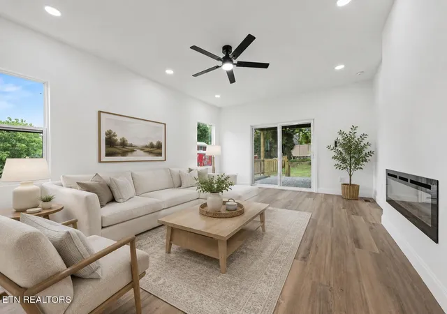Photo 3 of Single family home for sale at 2218 Lincoln St, Knoxville, TN 37920 | MLS# 1349420 | Listing updated on 2026-09-07