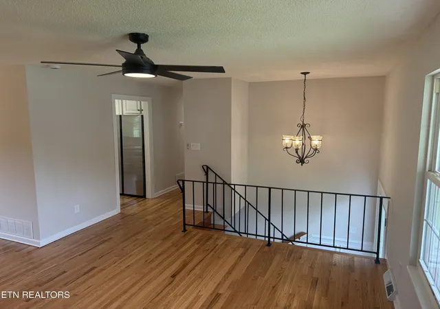 Photo 3 of Sale Pending at 2028 Wayne Cir, Maryville, TN 37804 | MLS# 1349306 | Listing updated on 2026-09-02