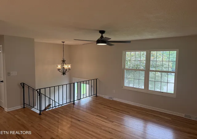 Photo 3 of Sale Pending at 2028 Wayne Cir, Maryville, TN 37804 | MLS# 1349306 | Listing updated on 2026-09-02