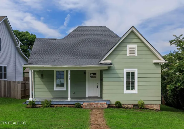 Single family home for sale at 217 Leonard Pl, Knoxville, TN 37917 | MLS# 1349184