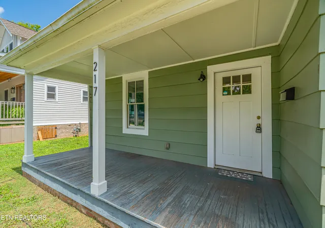 Photo 1 of Single family home for sale at 217 Leonard Pl, Knoxville, TN 37917 | MLS# 1349184 | Listing updated on 2026-09-21