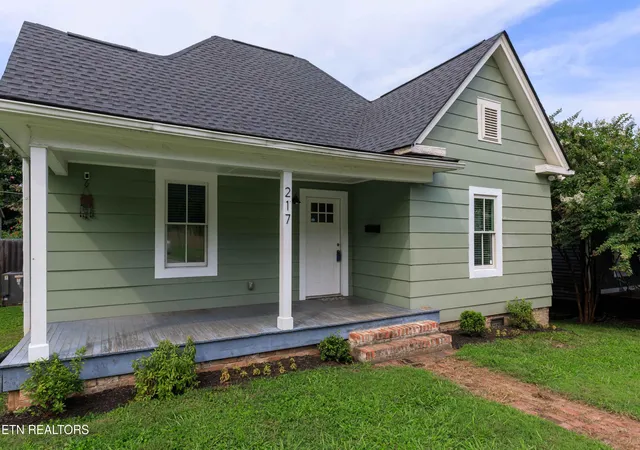 Photo 2 of Single family home for sale at 217 Leonard Pl, Knoxville, TN 37917 | MLS# 1349184 | Listing updated on 2026-09-21