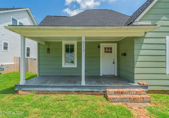 Photo 3 of Single family home for sale at 217 Leonard Pl, Knoxville, TN 37917 | MLS# 1349184 | Listing updated on 2026-09-21