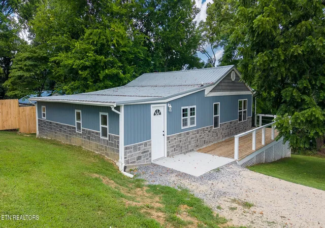 Photo 1 of Single family home for sale at 305 Augusta Ave, Maryville, TN 37804 | MLS# 1349260 | Listing updated on 2026-09-18