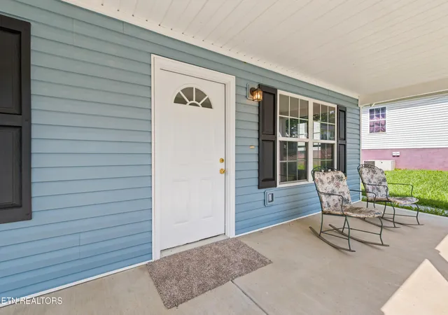 Photo 3 of Single family home for sale at 407 Ellen St, Knoxville, TN 37920 | MLS# 1349327 | Listing updated on 2026-09-01