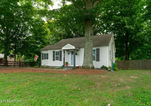 2nd image of 504 Sinking Springs Rd, Clinton, TN 37716 | MLS# 1350157