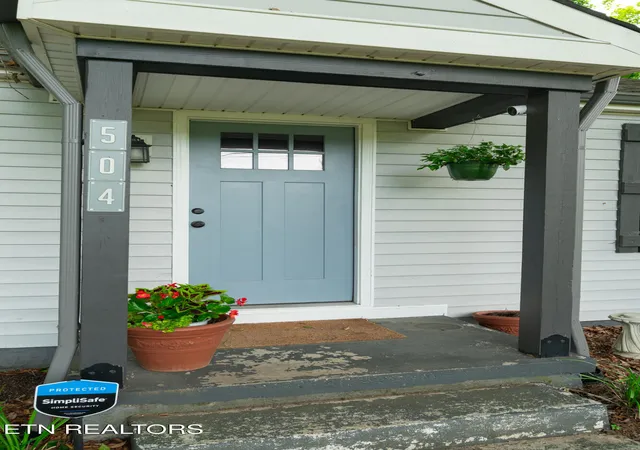 Photo 4 of Sale Pending at 504 Sinking Springs Rd, Clinton, TN 37716 | MLS# 1350157 | Listing updated on 2026-09-21