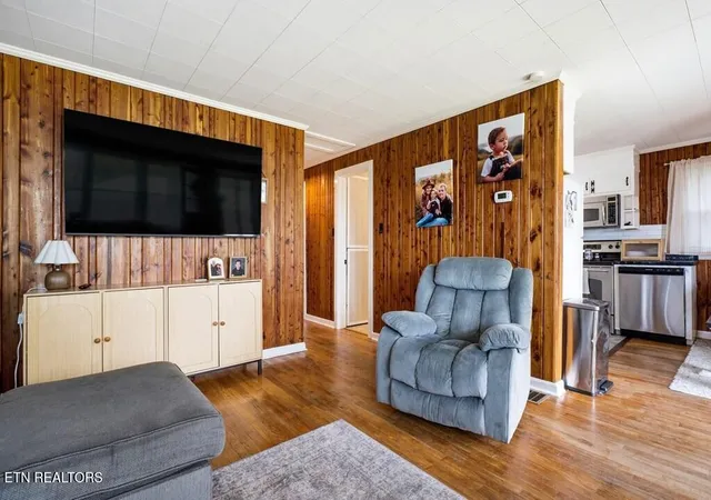 Photo 3 of Single family home for sale at 307 Miller St, Livingston, TN 38570 | MLS# 1349597 | Listing updated on 2026-09-21