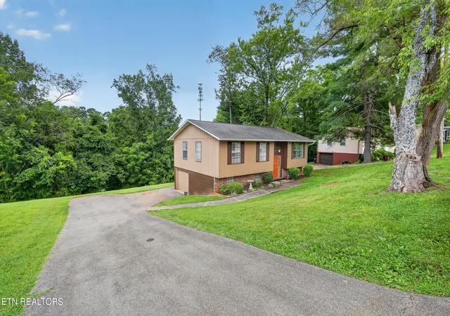 Photo 3 of Single family home for sale at 2220 Highland Rd, Maryville, TN 37801 | MLS# 1350756 | Listing updated on 2026-08-17