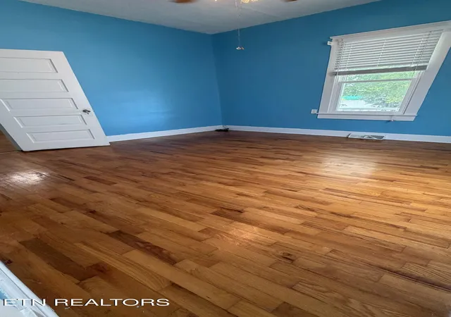 Photo 4 of Single family home for sale at 612 S Tellico St, Madisonville, TN 37354 | MLS# 1349652 | Listing updated on 2026-10-01