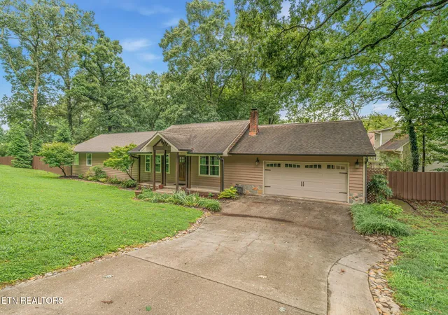 Photo 3 of Sale Pending at 1601 Garland Rd, Knoxville, TN 37922 | MLS# 1349618 | Listing updated on 2026-09-03