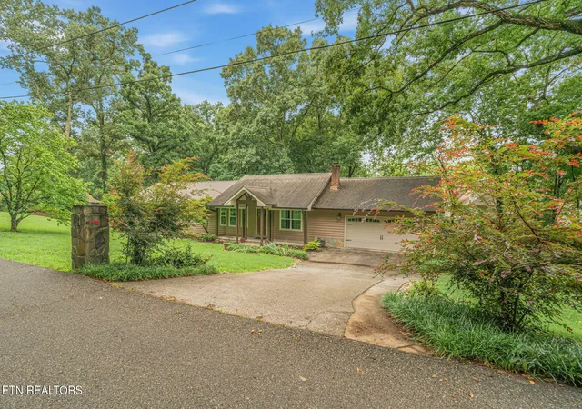 Photo 3 of Sale Pending at 1601 Garland Rd, Knoxville, TN 37922 | MLS# 1349618 | Listing updated on 2026-09-03