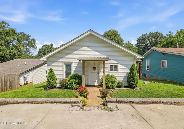 Photo 1 of Single family home for sale at 124 Wynn Ave, Knoxville, TN 37920 | MLS# 1352351 | Listing updated on 2026-08-24