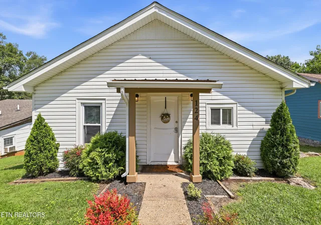 Photo 2 of Single family home for sale at 124 Wynn Ave, Knoxville, TN 37920 | MLS# 1352351 | Listing updated on 2026-08-24
