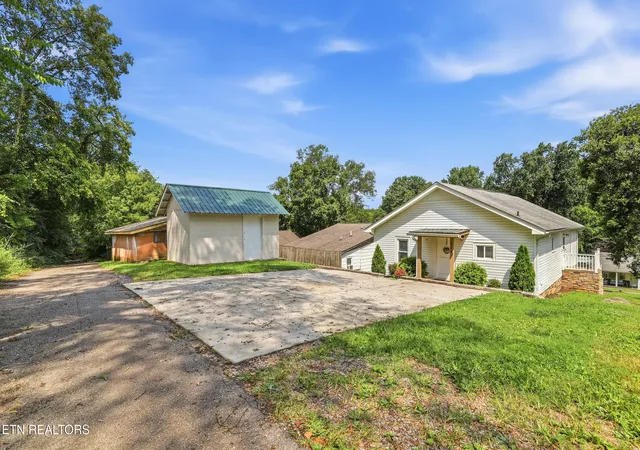 Photo 3 of Single family home for sale at 124 Wynn Ave, Knoxville, TN 37920 | MLS# 1352351 | Listing updated on 2026-08-24
