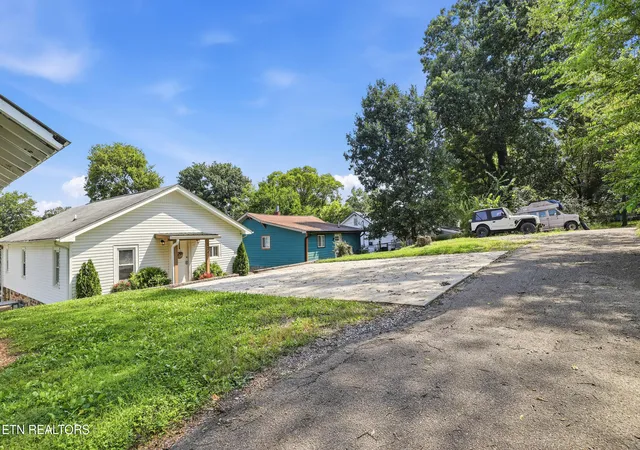 Photo 3 of Single family home for sale at 124 Wynn Ave, Knoxville, TN 37920 | MLS# 1352351 | Listing updated on 2026-08-24