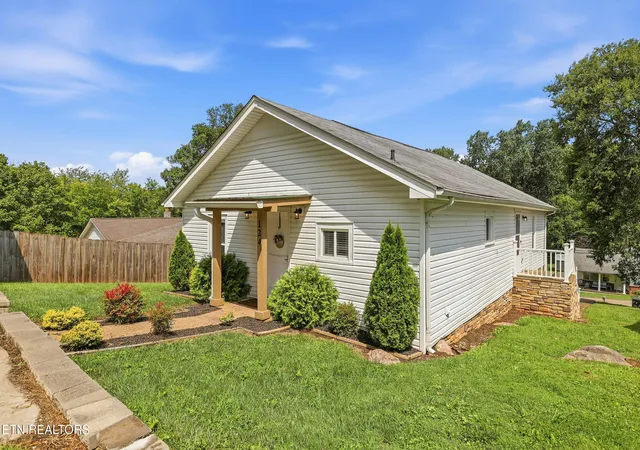 Photo 4 of Single family home for sale at 124 Wynn Ave, Knoxville, TN 37920 | MLS# 1352351 | Listing updated on 2026-08-24