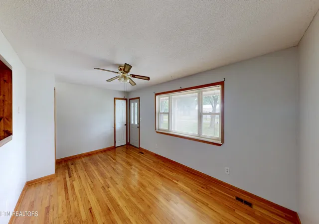 4th image of 385 Bridge St, Graysville, TN 37338 | MLS# 1349363