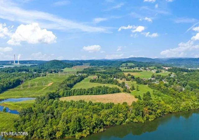 3rd image of 2718 Ac Swan Pond Circle Rd, Harriman, TN 37748 | MLS# 1349340