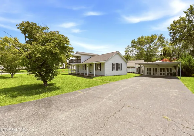 Photo 3 of Sale Pending at 108 Meadowbrook St, Clinton, TN 37716 | MLS# 1349351 | Listing updated on 2026-08-28