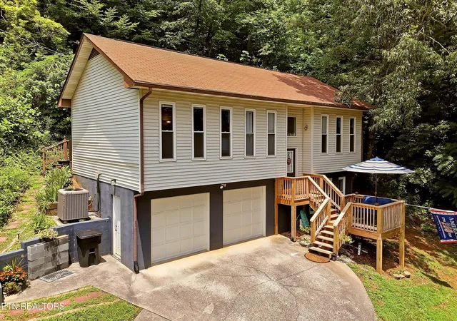 Photo 2 of Single family home for sale at 711 Brown Rd, Knoxville, TN 37920 | MLS# 1349719 | Listing updated on 2026-08-27