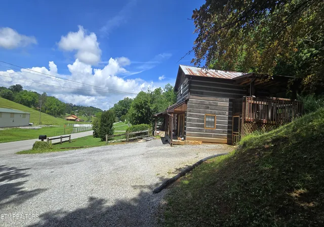 Photo 3 of Single family home for sale at 5494 Lone Mountain Rd, New Tazewell, TN 37825 | MLS# 1349399 | Listing updated on 2026-10-08
