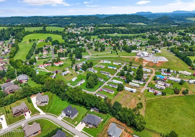 Photo 3 of Sale Pending at 2330 Maxwell Ln, Sevierville, TN 37876 | MLS# 1349414 | Listing updated on 2026-09-21